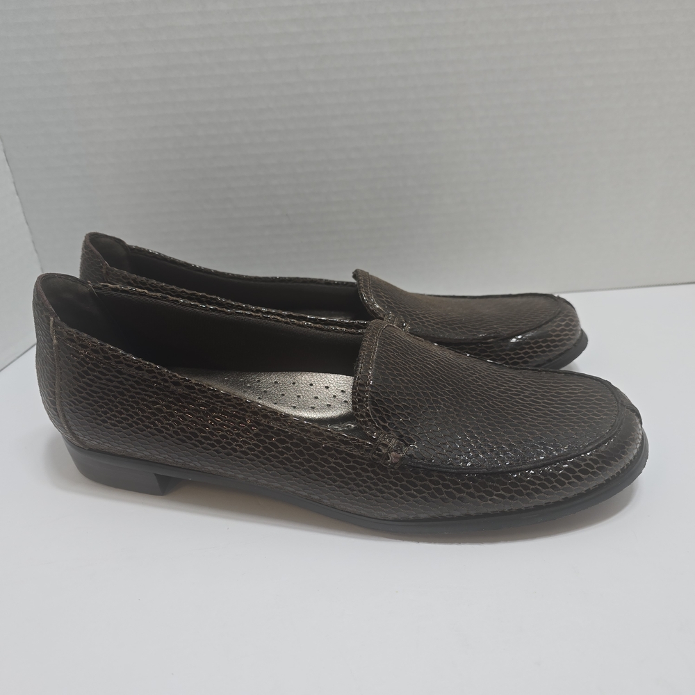 Trotters Textured Dark Brown Loafers